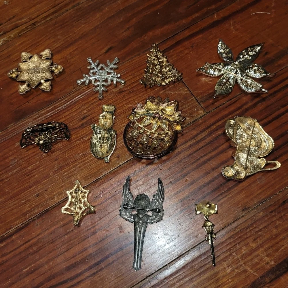 Holiday Multi-Color Women's Brooch Pin Set
